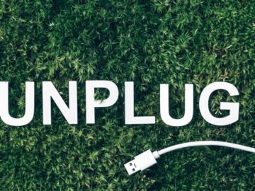 Doomscroll Detox: Unplugging for a Healthier Christmas