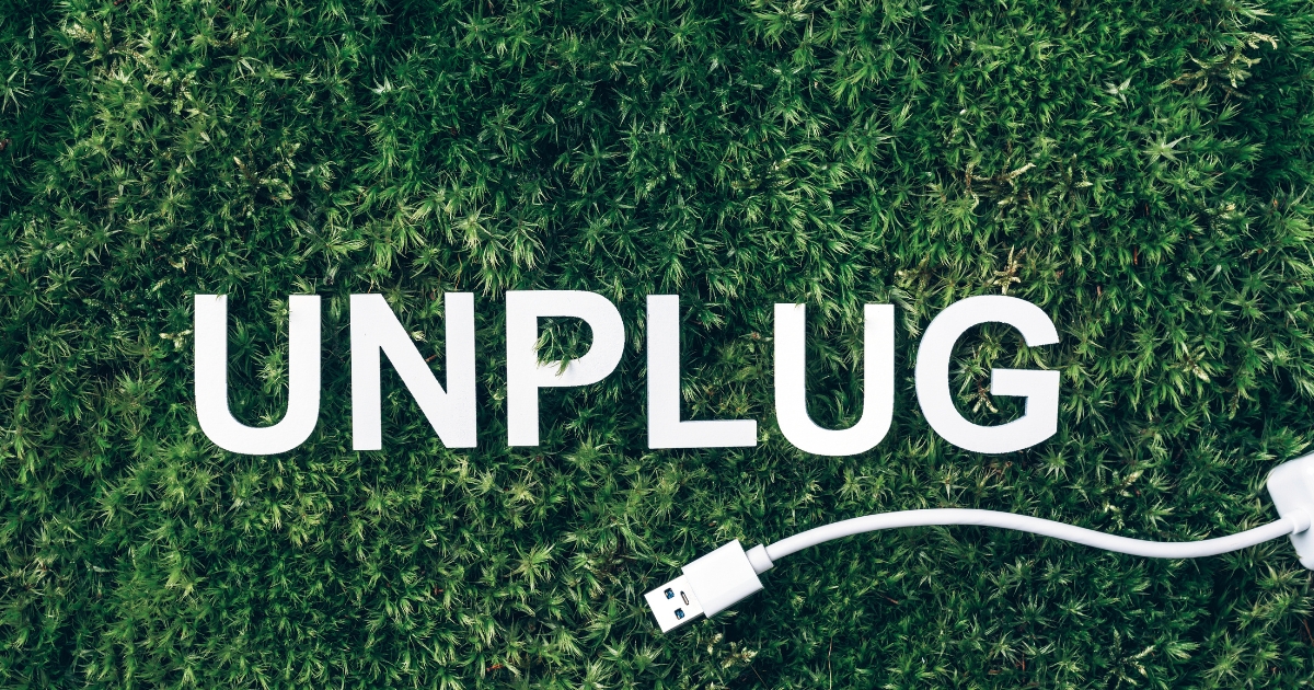 Doomscroll Detox: Unplugging for a Healthier Christmas