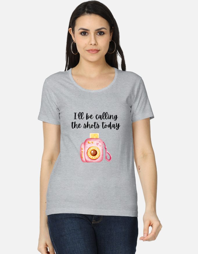 "I'll Be Calling the Shots Today" Graphic Camera-Themed Women's T-Shirt - Image 8